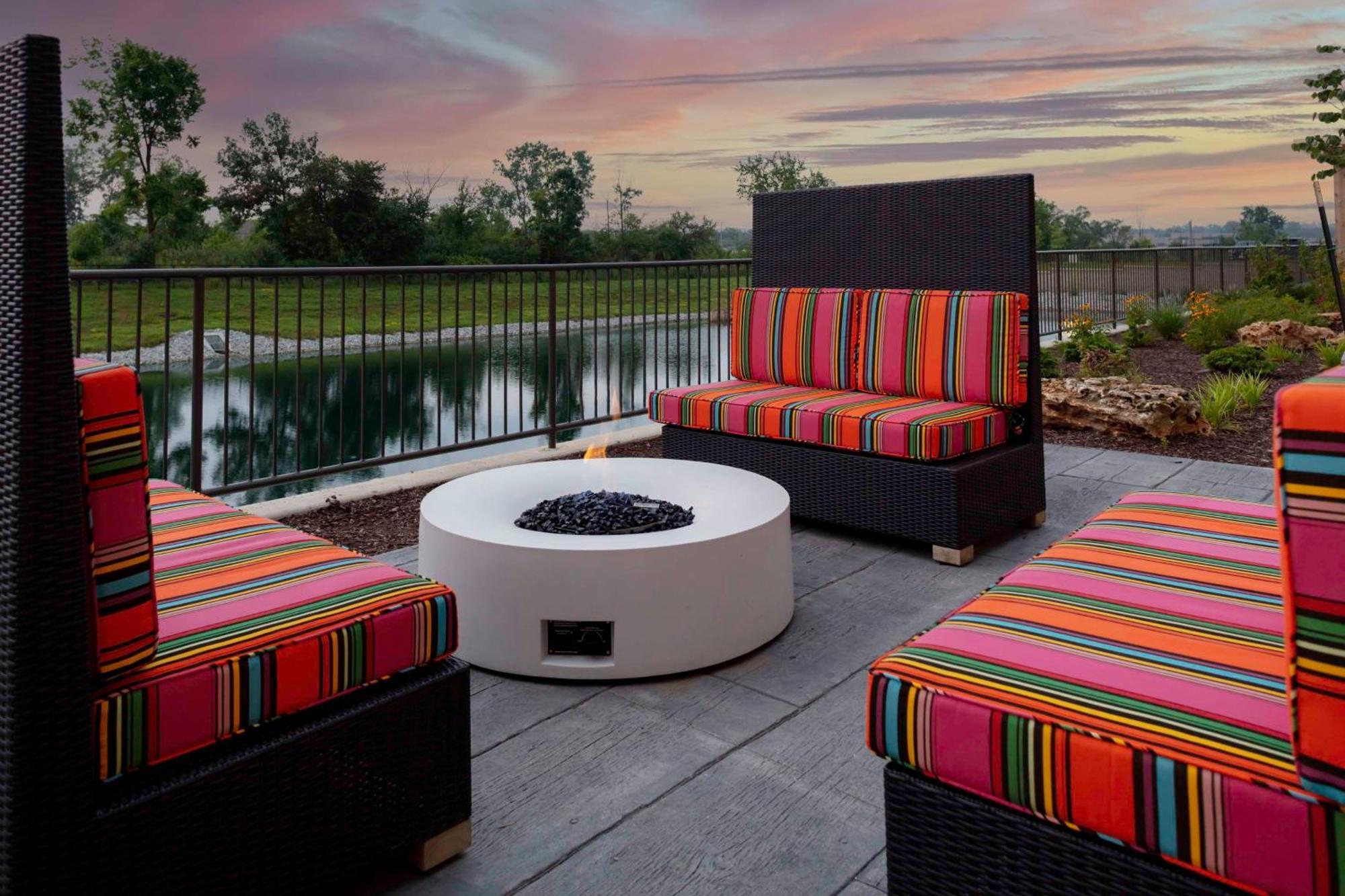Home2 Suites By Hilton Fort Wayne North Sunnybrook Acres ภายนอก รูปภาพ